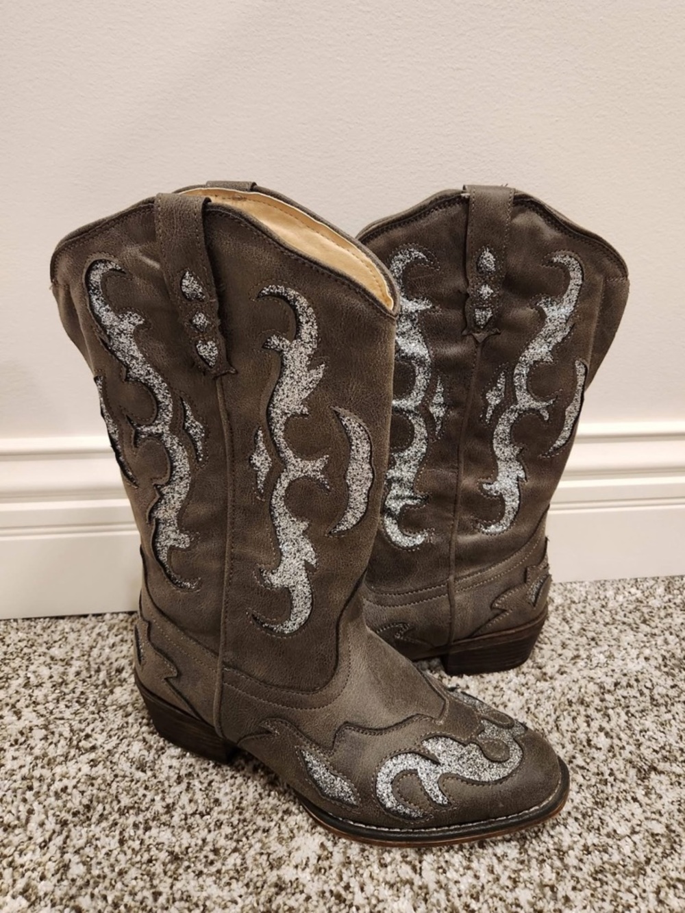Taupe Western Cowboy Boots with Silver Glitter Inlay - Picture 4 of 4